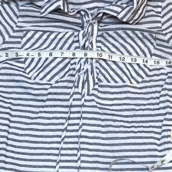 Mountain Hardwear Medium. Long Sleeve lightweight. Black & White Stripes - Picture 7 of 8